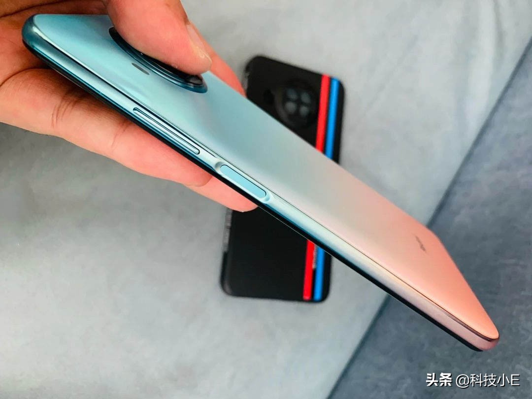 小米爆发，1亿像素四摄+4820mAh大电池，8GB+128GB跌至1469元