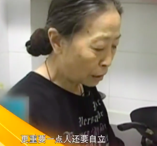 75岁张少华病逝，住院照曝光，双鼻插管手腕有淤青瘦成皮包骨