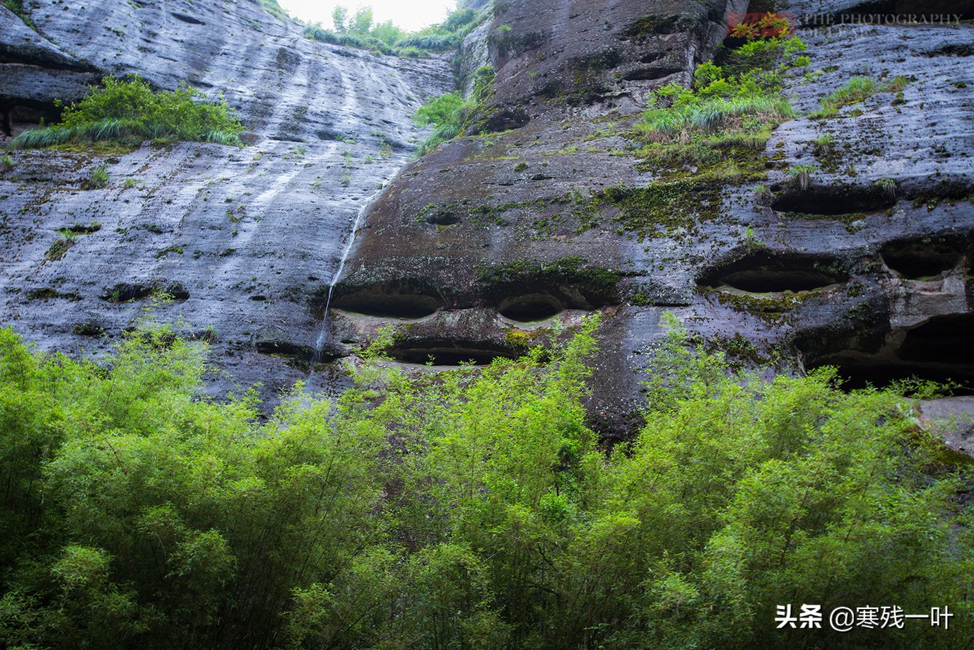 探秘武夷山悬棺葬，古人为何将船棺放在绝壁石洞，真相或许很简单