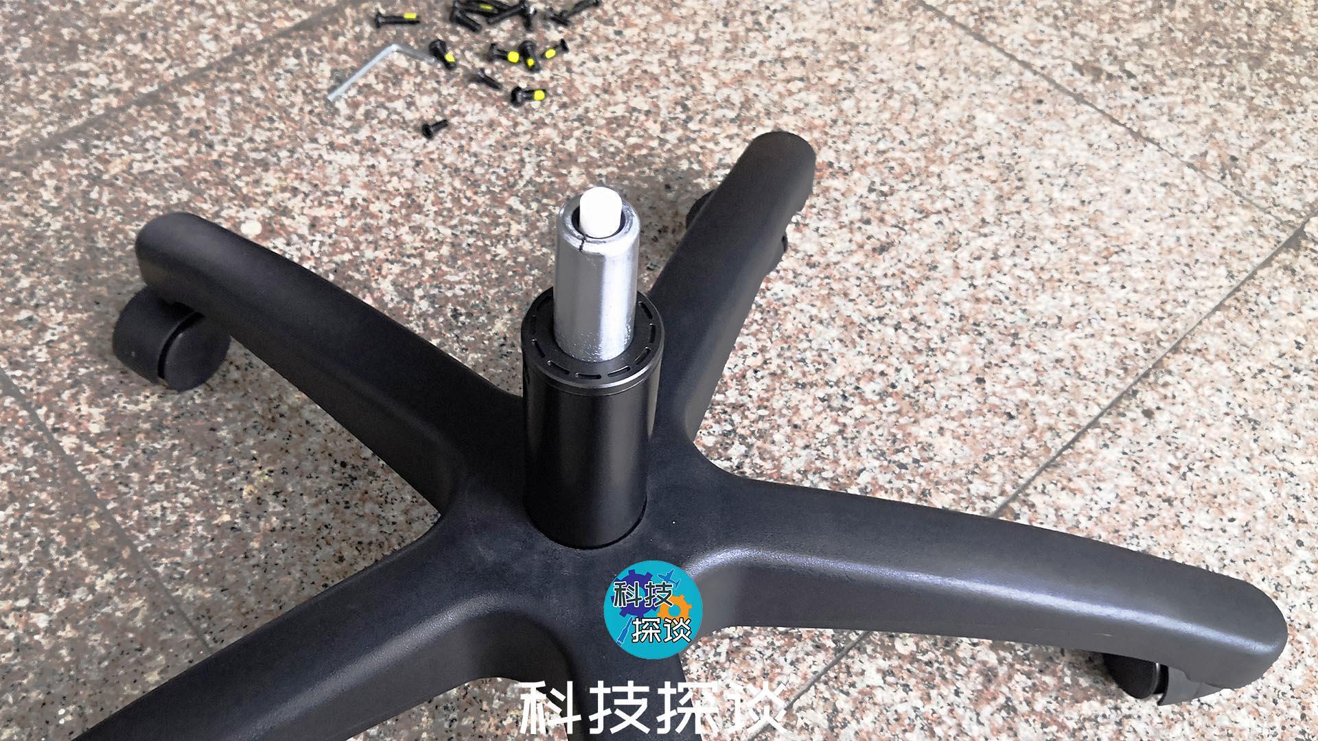 家用办公小助手，UE简易人体工学椅帮你辅助坐姿，让坐更舒服
