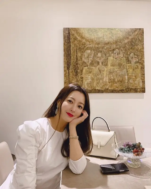 图文 42岁的金喜善 韩国第一美女 如今身材略显富态 但整体气质尚佳 金喜善身材怎么样 Www Bagua5 Net