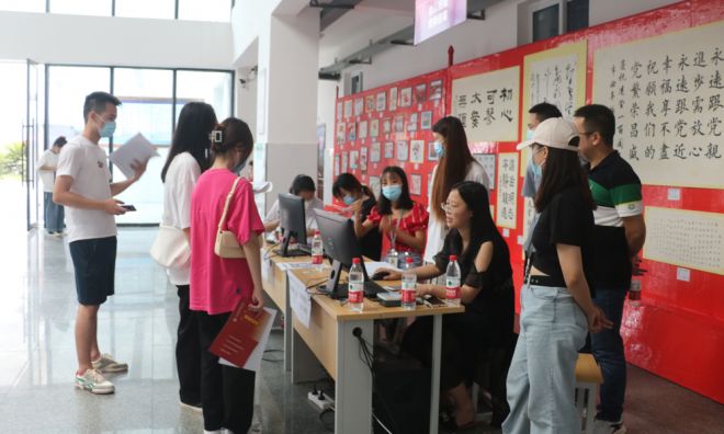 达州中医药职业学院迎新有“心”意：圆学子梦 筑家之暖