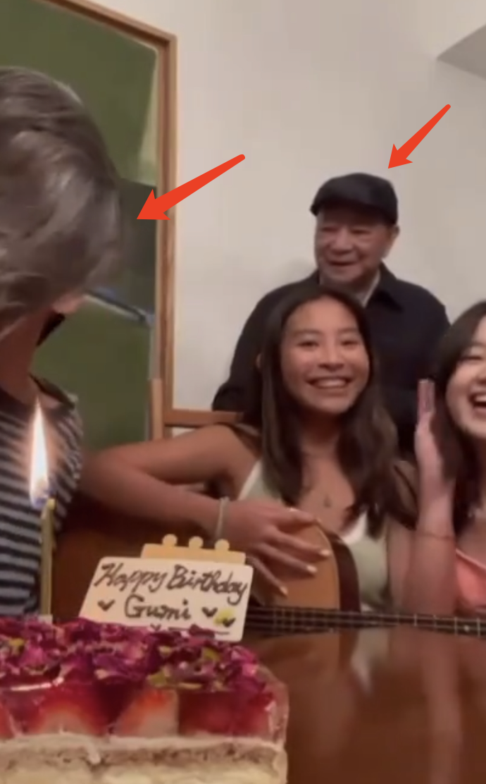 吴君如晒一家人为自己庆生，女儿弹吉他唱歌，老公陈可辛倾情献吻