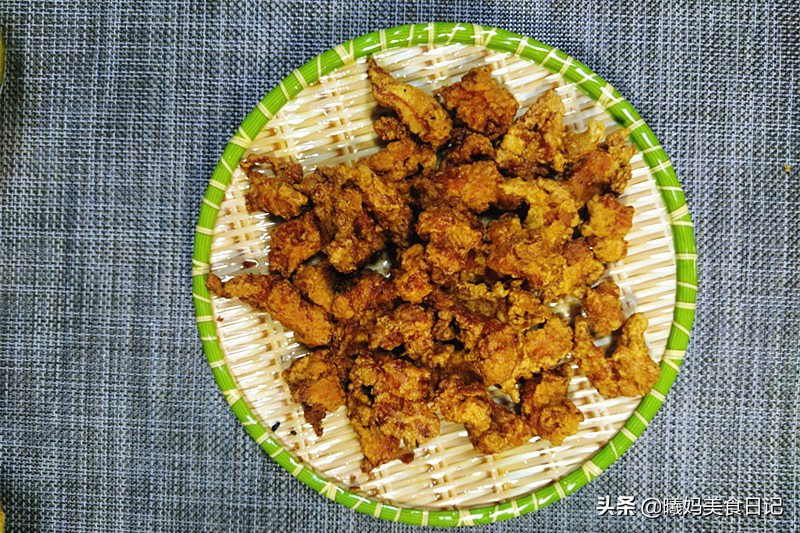 The pineapple sweet and sour pork is done in this way, the cost is low, the time is short, the key taste is authentic, share my specialty