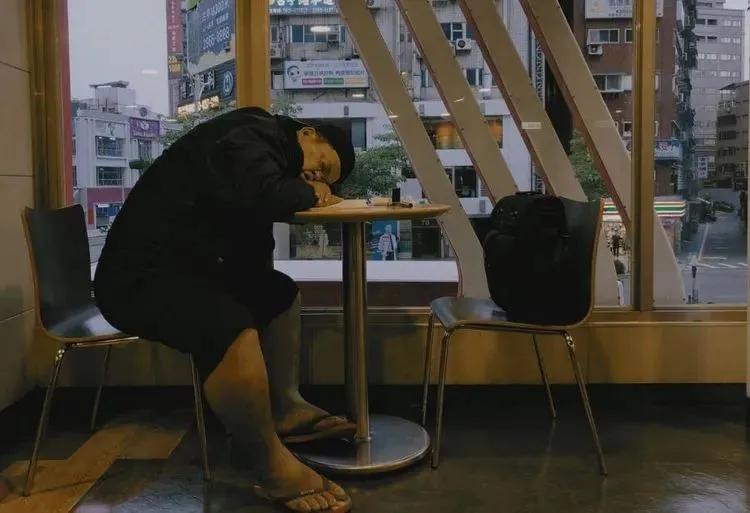 經常熬夜到底會有什麼影響？ 幾點睡覺才不算熬夜？ 或許你睡晚了