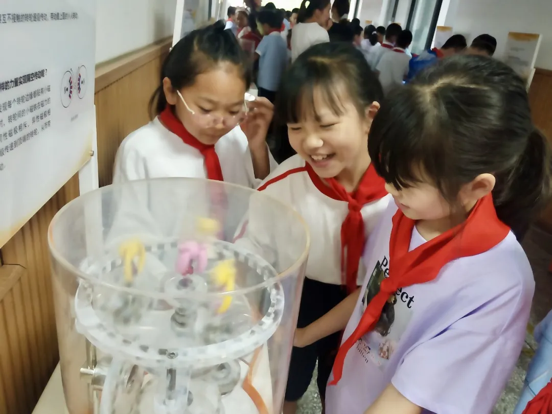 「科技万小」—四川省科技馆到天府新区万安小学开展科普活动