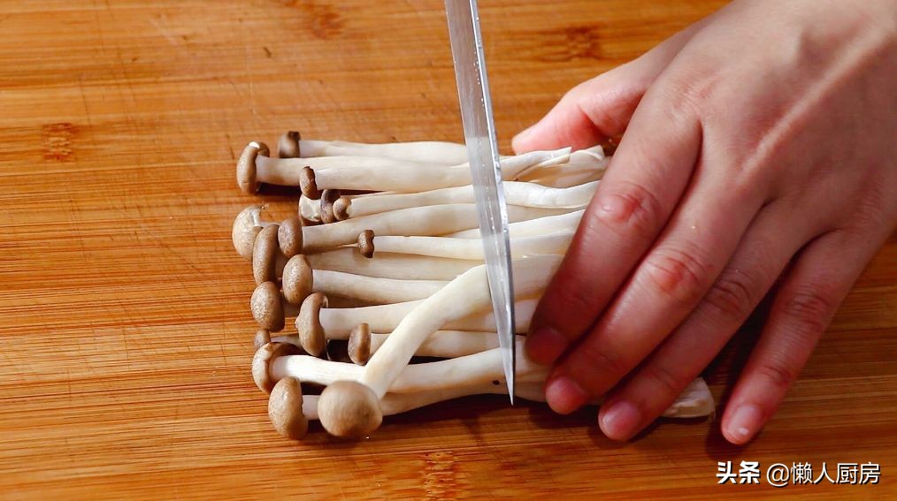 做饭怕麻烦？教你三鲜腐竹的懒人做法，吃起来清爽，没有油腻感