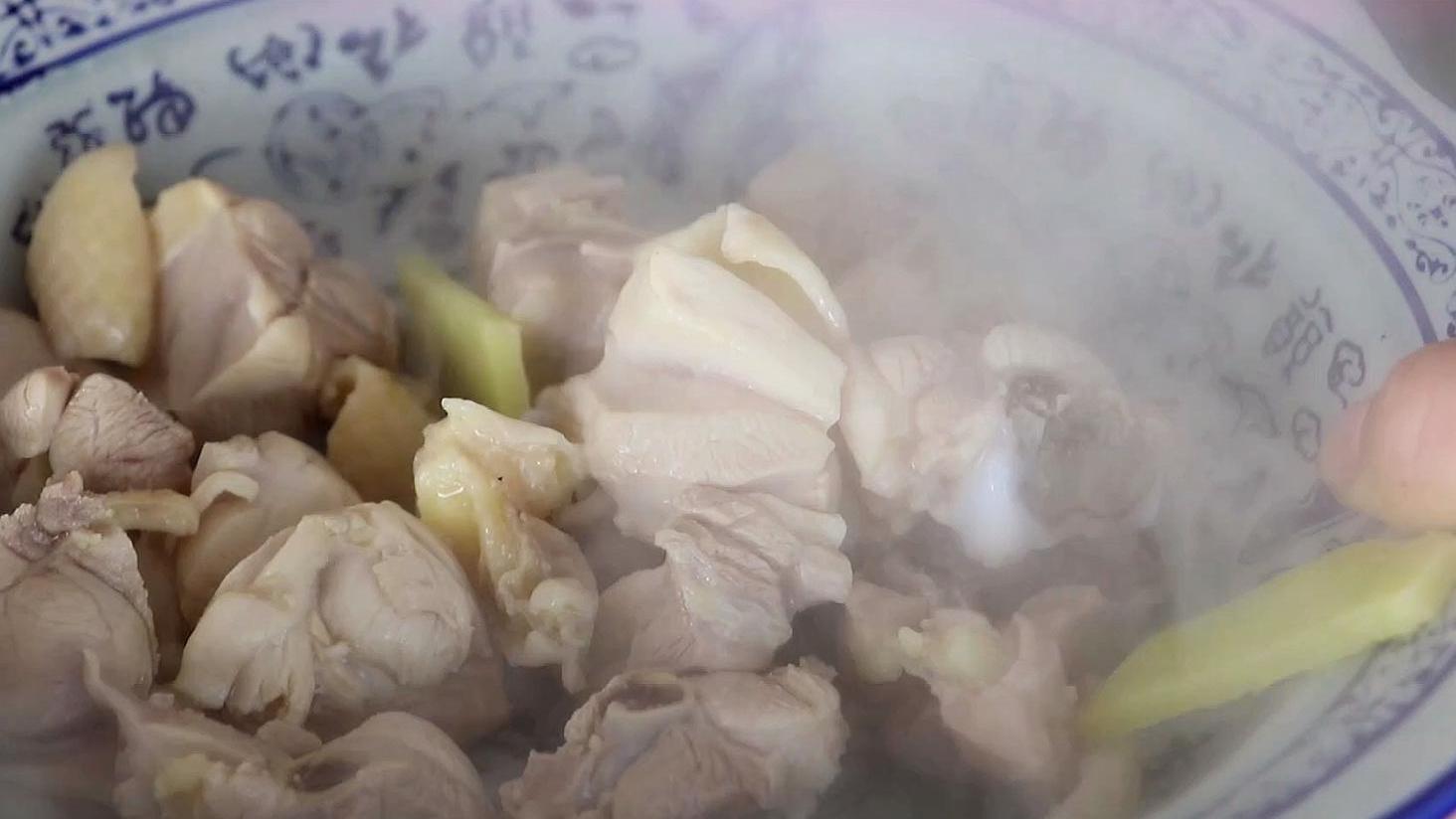 雞肉怎麼做才好吃，有人焯水，有人直接炒，教你正確做法，太香了