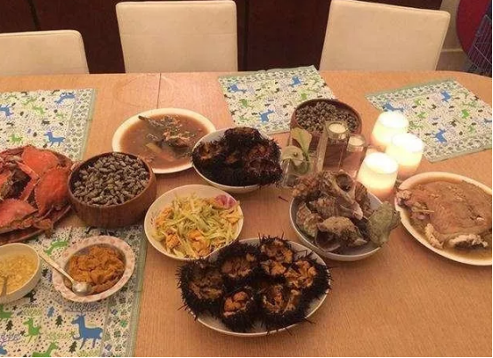 王思聪豪宅被曝光，看到他吃的家常便饭，网友