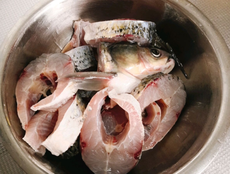 图片[2]-炖鱼不能放什么调味料？搞懂这3个点鱼汤奶白香浓鱼肉嫩又滑-起舞食谱网