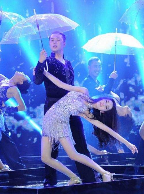 为什么迪丽热巴学生期间没人追？当看到照片后