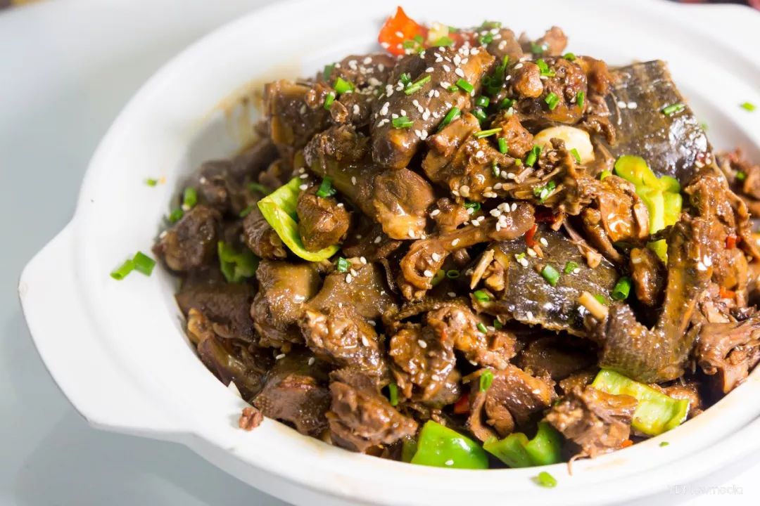 走进深夜的武汉南湖，只想说腐败至极