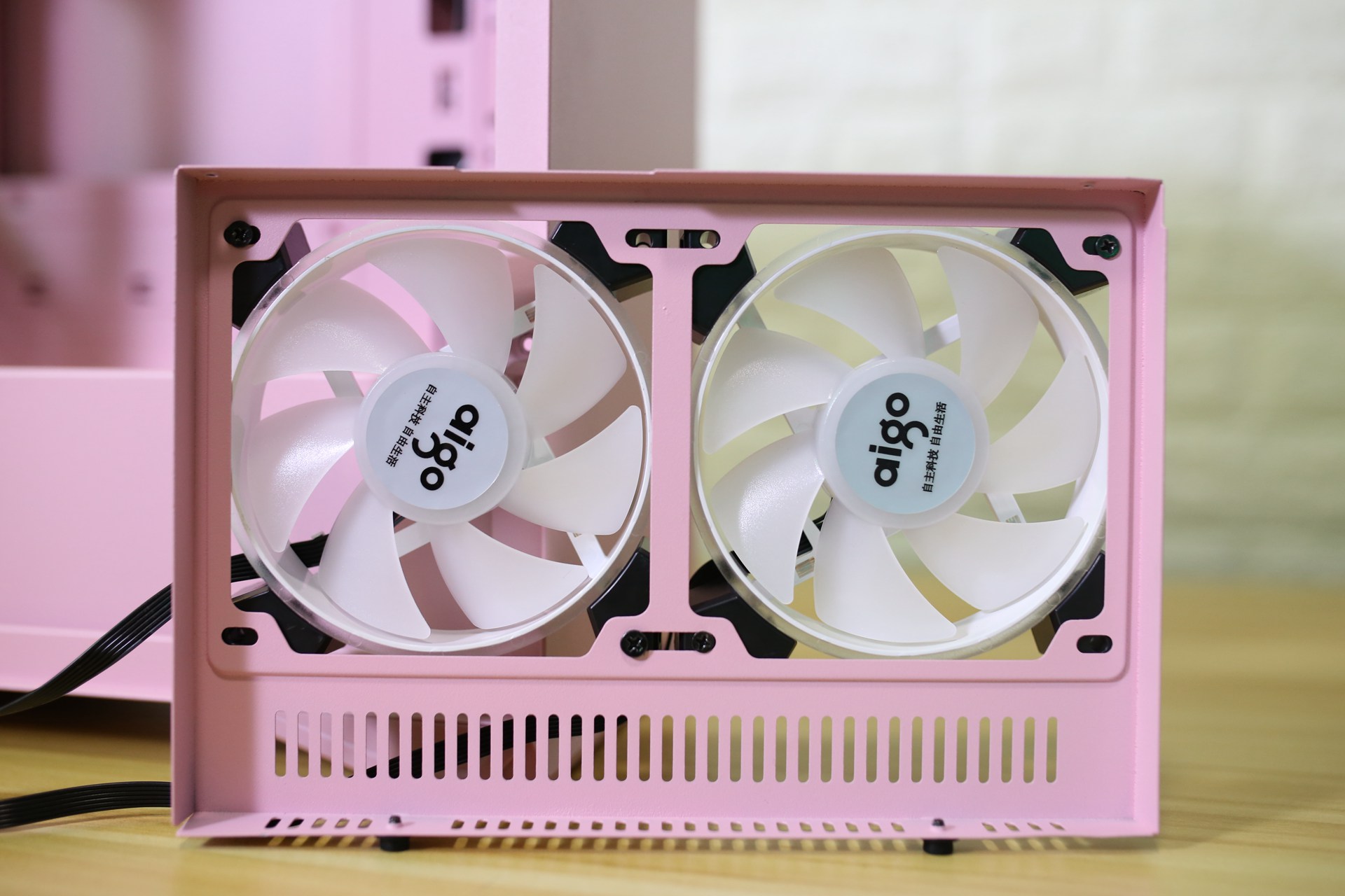 粉色机箱有喜欢的吗？YOGO M2猫抓粉女友爱不释手