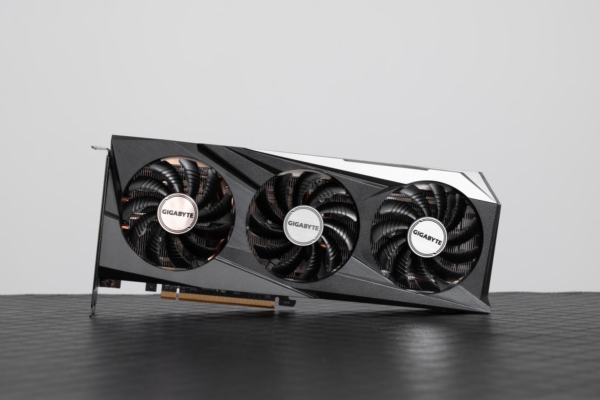 性能、散热远超公版技嘉RX 6700 XT GAMING OC 12G评测