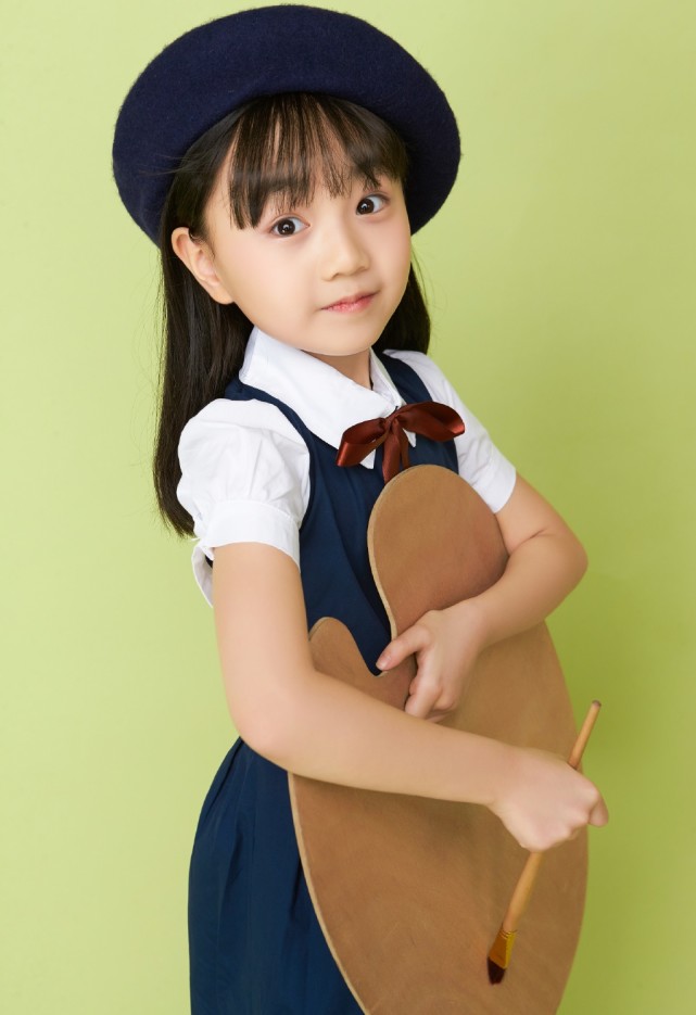 小山竹近照變化大，長高變瘦美到認不出了，打扮清新俏皮宛如仙女