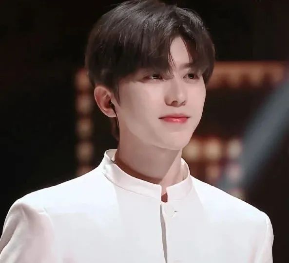 2021 CCTV network spring late: Belle advocate sow Wang Bing to put the Ding Zhen that connect a line on the ice, cai Xukun is lighted explode full-court