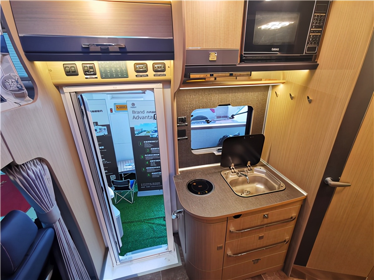 奇瑞瑞弗V820依维柯双拓展房车，最大空间最豪内饰