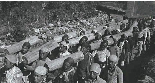 老百姓集体抢劫日军，日军居然还忍了，整个抗