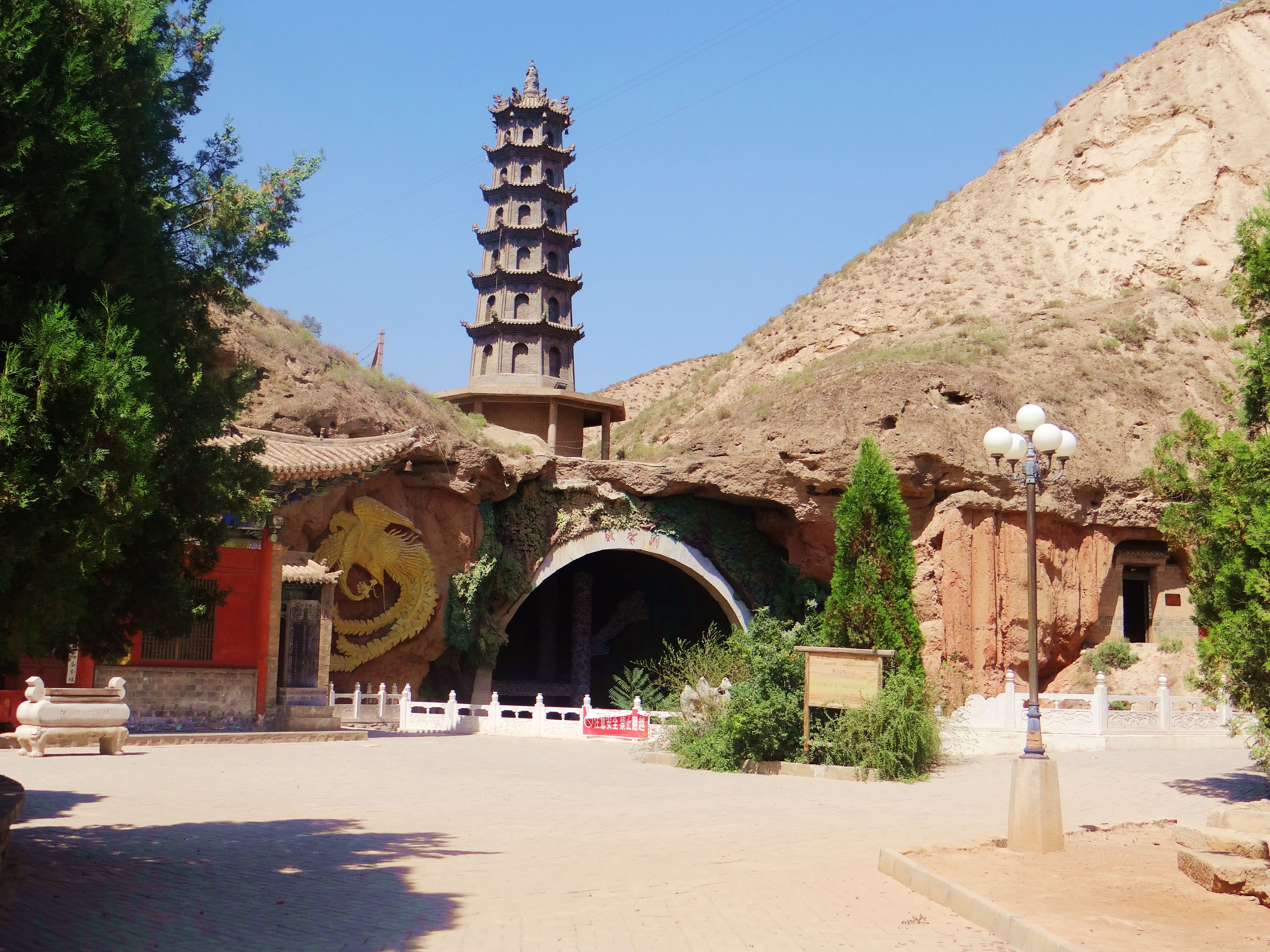 An ancient temple in the deep mountains of 1,400 years, 36 temples and grottoes, a very spectacular scenery