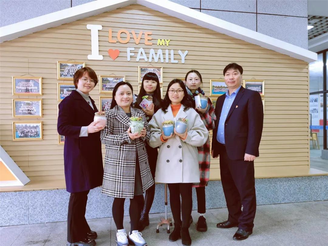 四川天府新区华阳小学老师的浪漫女神节