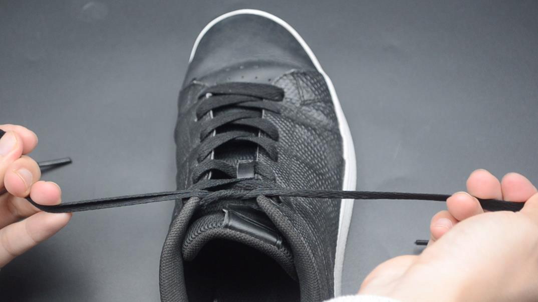 運動時鞋帶老是鬆動？ 教你一招雙蝴蝶結鞋帶係法，美觀又牢固