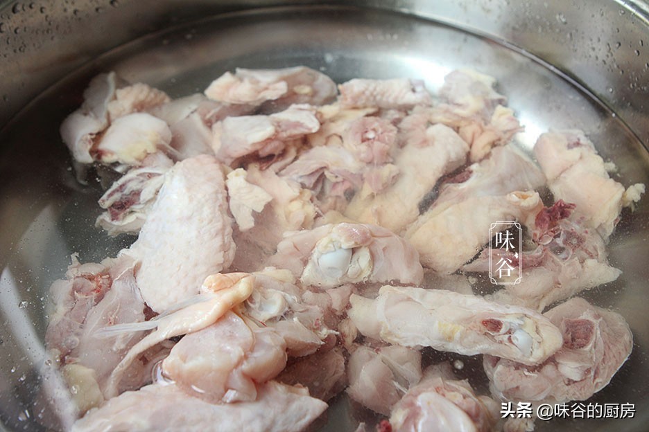 The chicken is really fragrant in this way. Without a drop of water, it is tender and delicious, and there is no leftover juice.