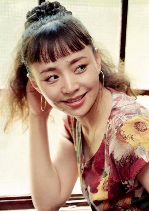 59岁宋丹丹退休了，是含饴弄孙颐享天年，还是将