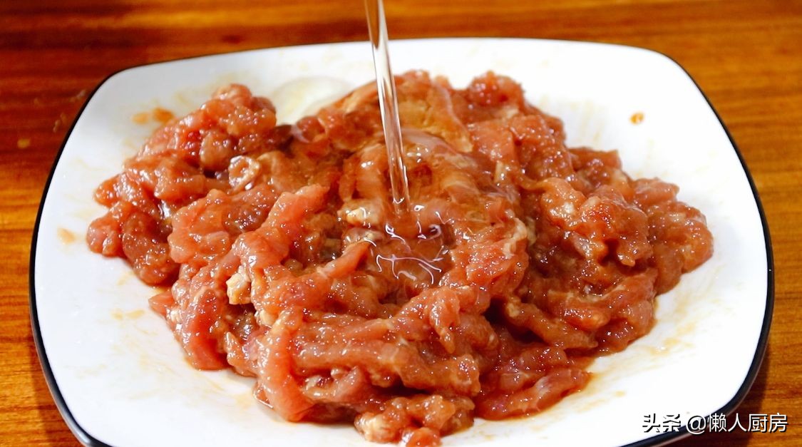 苦瓜炒肉絲，教你一招，肉絲又嫩又滑，一點都不柴