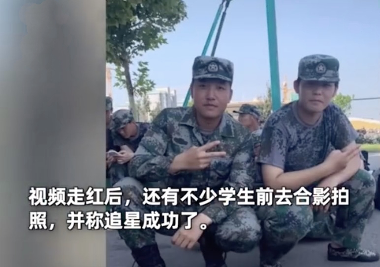 周杰伦时隔4年再晒父女牵手照，海瑟薇身高瞩目，时髦气质似昆凌