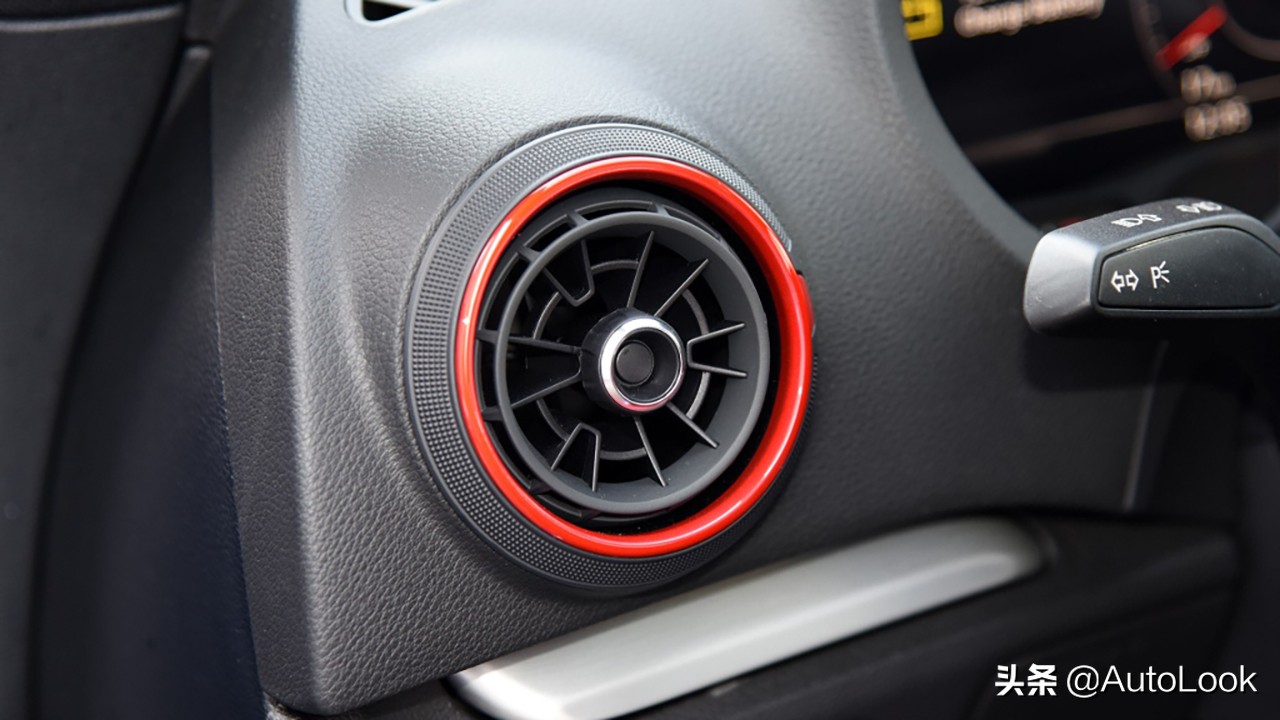 德系钢炮间的正面battle 奥迪S3 VS奔驰A35L 鹿死谁手