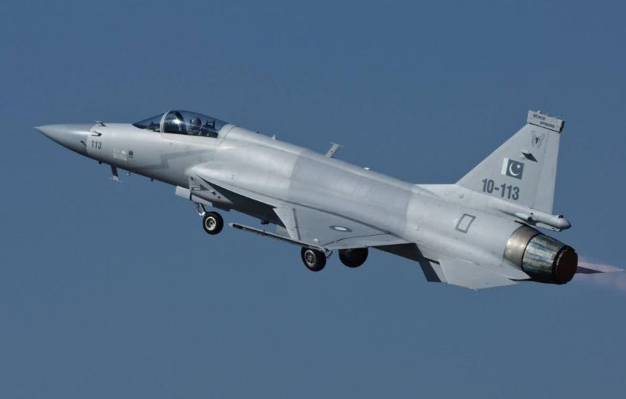 巴铁空军捐赠50万只口罩，助成飞恢复生产，巴：