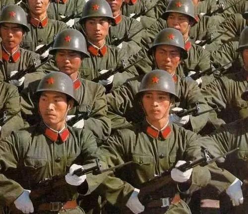 图片详解：建国以来，人民解放军经历的15次军服变迁发展历程