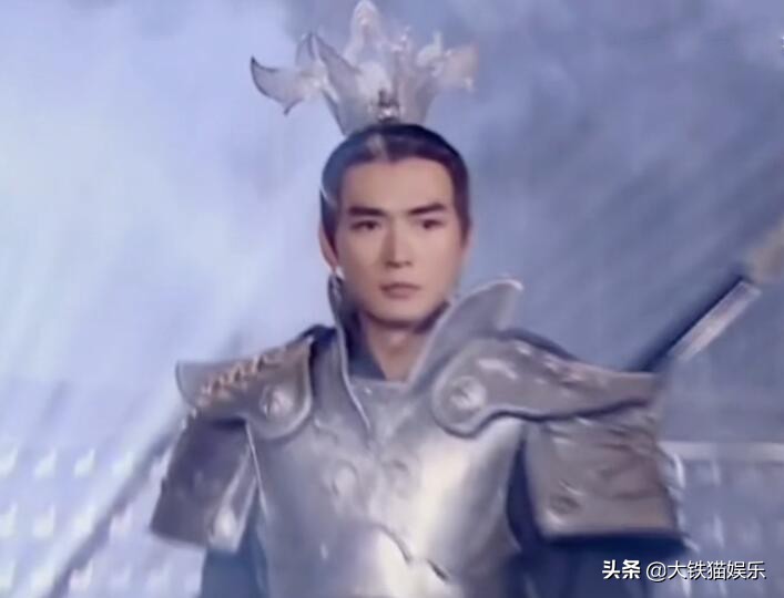 含胸驼背就别嚯嚯古装剧了，让这7位男星告诉你，什么叫仪态端庄
