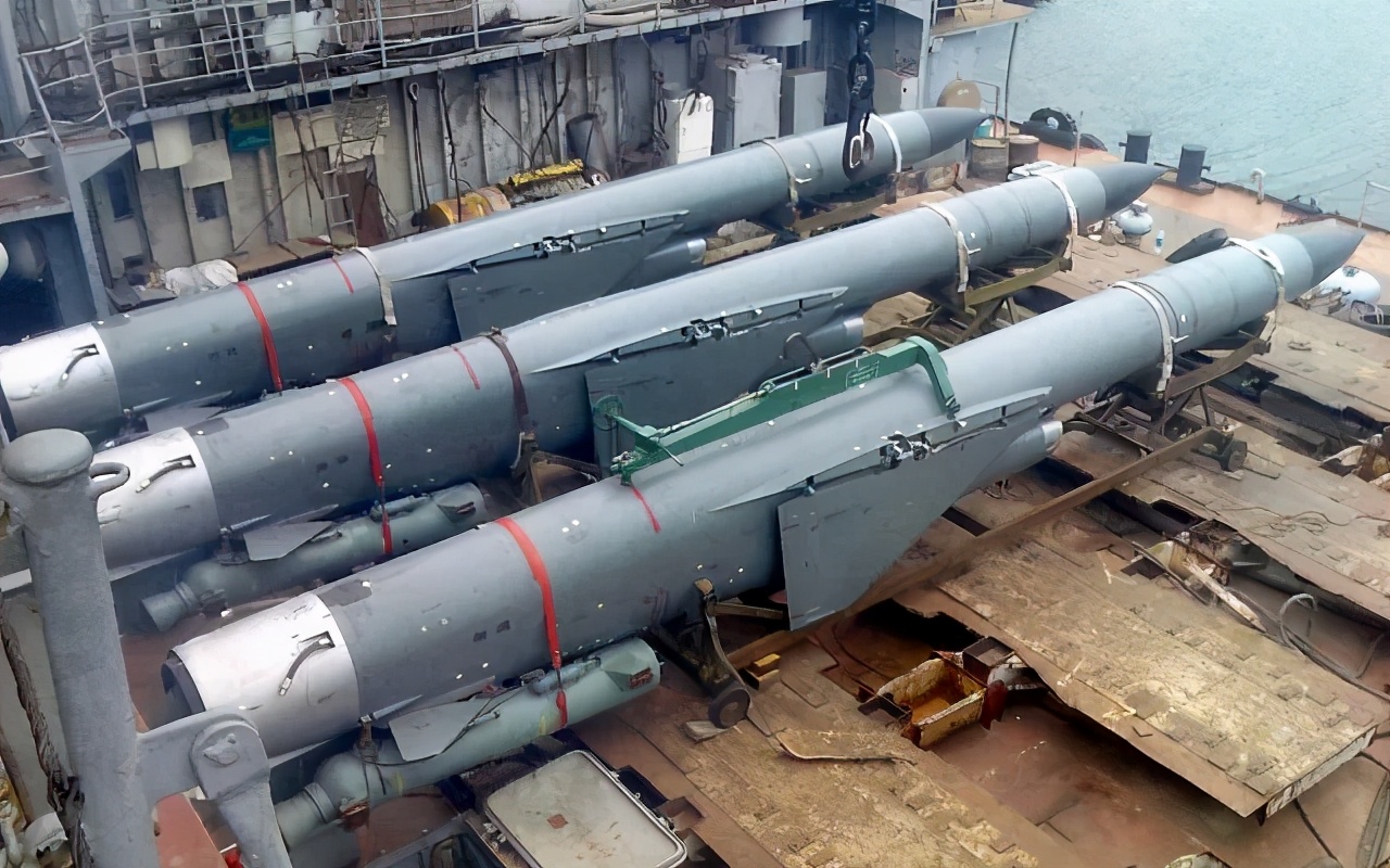 专杀美国航母！俄罗斯试射X-32巨型反舰导弹，中国也有同款