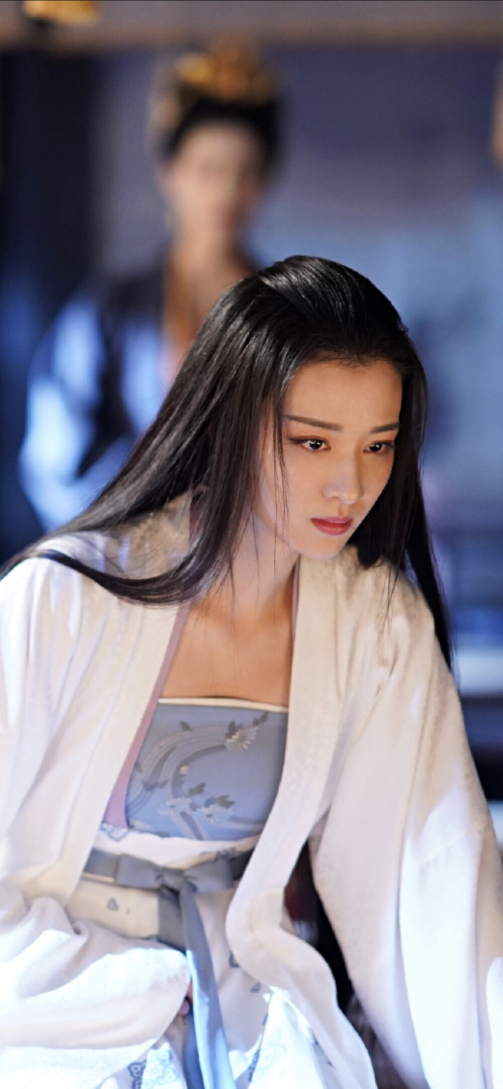 王楚然冷艳妖娆太性感撩人！雪肤娇嫩魅力不可小觑