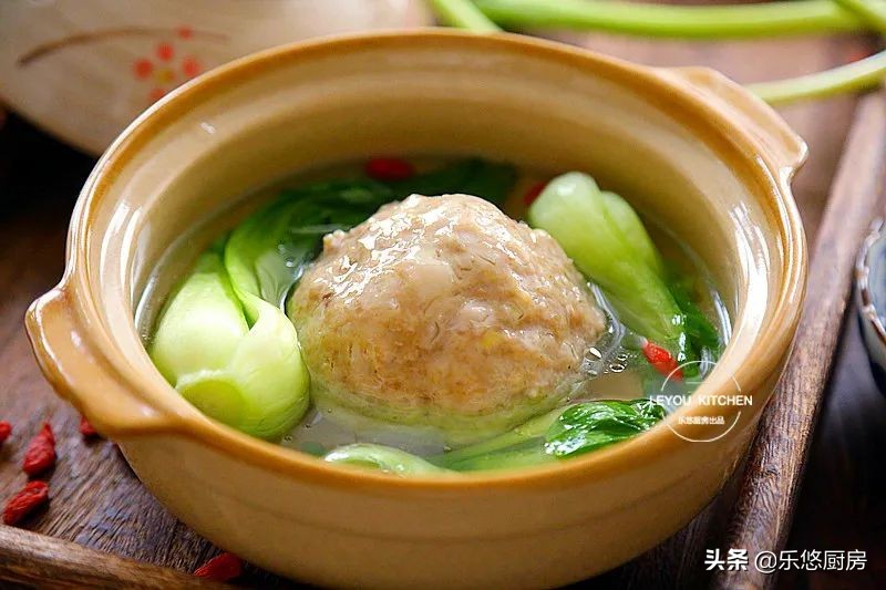 餐廳訂年夜飯，常點的一道大菜，不煎不炸，蒸熟就可以上桌