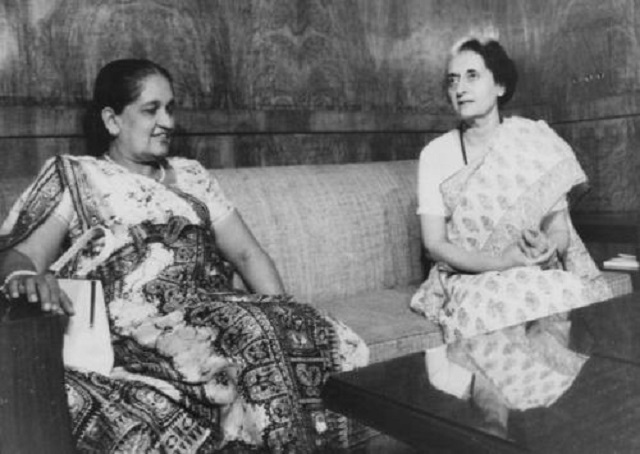 她是世界首位女总理，铁腕执政40年，访华受毛主席亲切接见