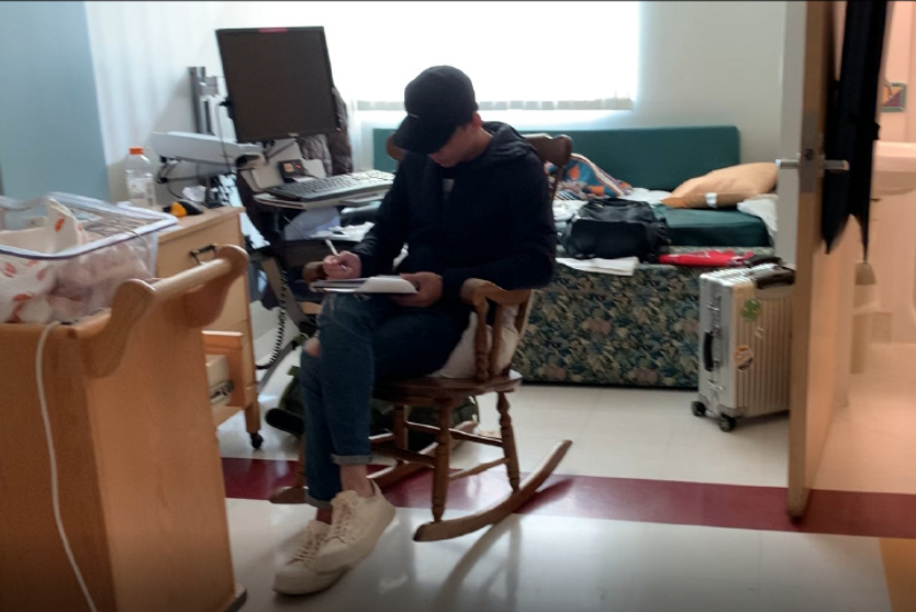 朋友曝光张恒家中的内景婴儿床底部成焦点，张