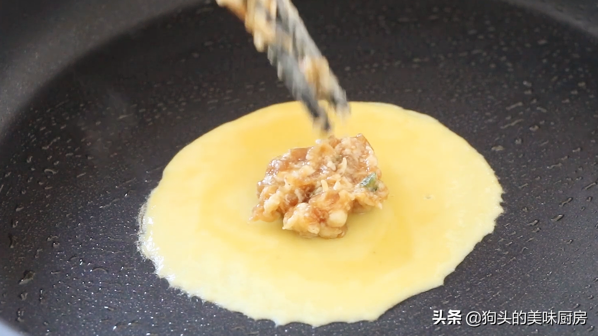 蛋餃用這個方法做，個個圓潤好看，簡單又方便，直接吃燉湯都可以