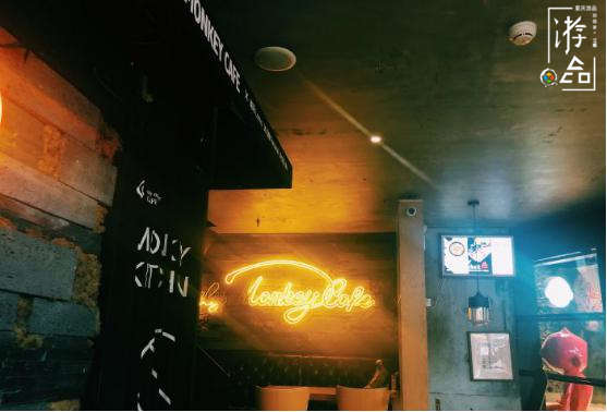 重庆老牌咖啡馆“奇丑的猴子”，人均30元送杯子，把耿直贯彻到底