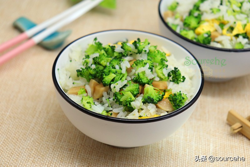 期末考了，給孩子做蛋炒飯時用四種食材，潤而不膩，孩子很喜歡吃