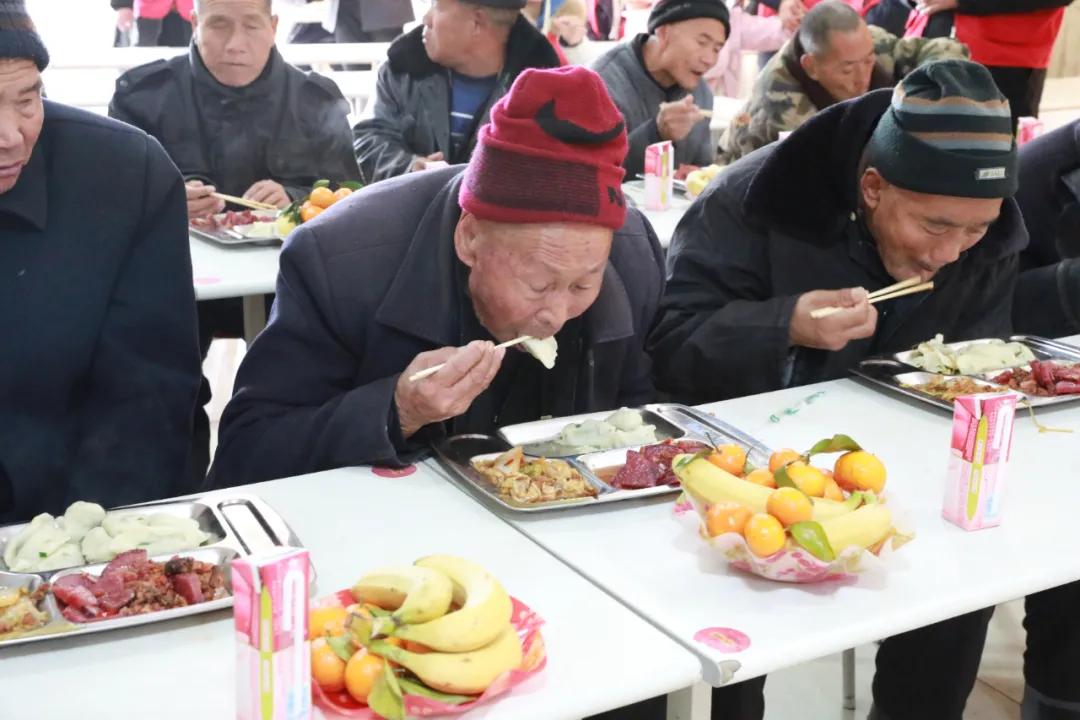 情暖冬至 浓情敬老——峄城区委办党支部走进敬老院开展送温暖活动