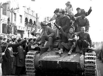 高级将领开会，傅作义宣布和谈协议，会上一片沉默，突闻将军痛哭