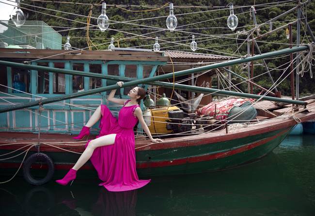越南时装超模展示西装女人魅力，时尚女性旅游穿衣必备攻略