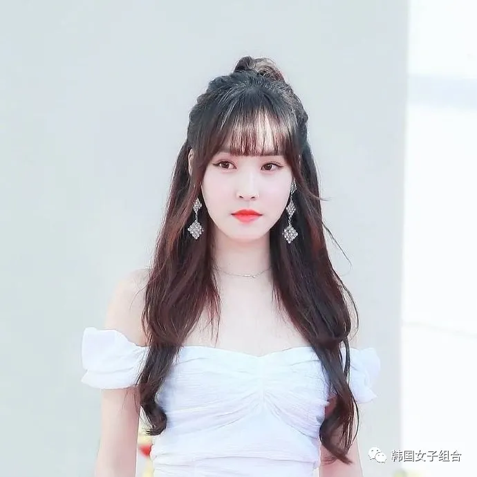 女爱豆们的半绑发造型,可爱又温柔