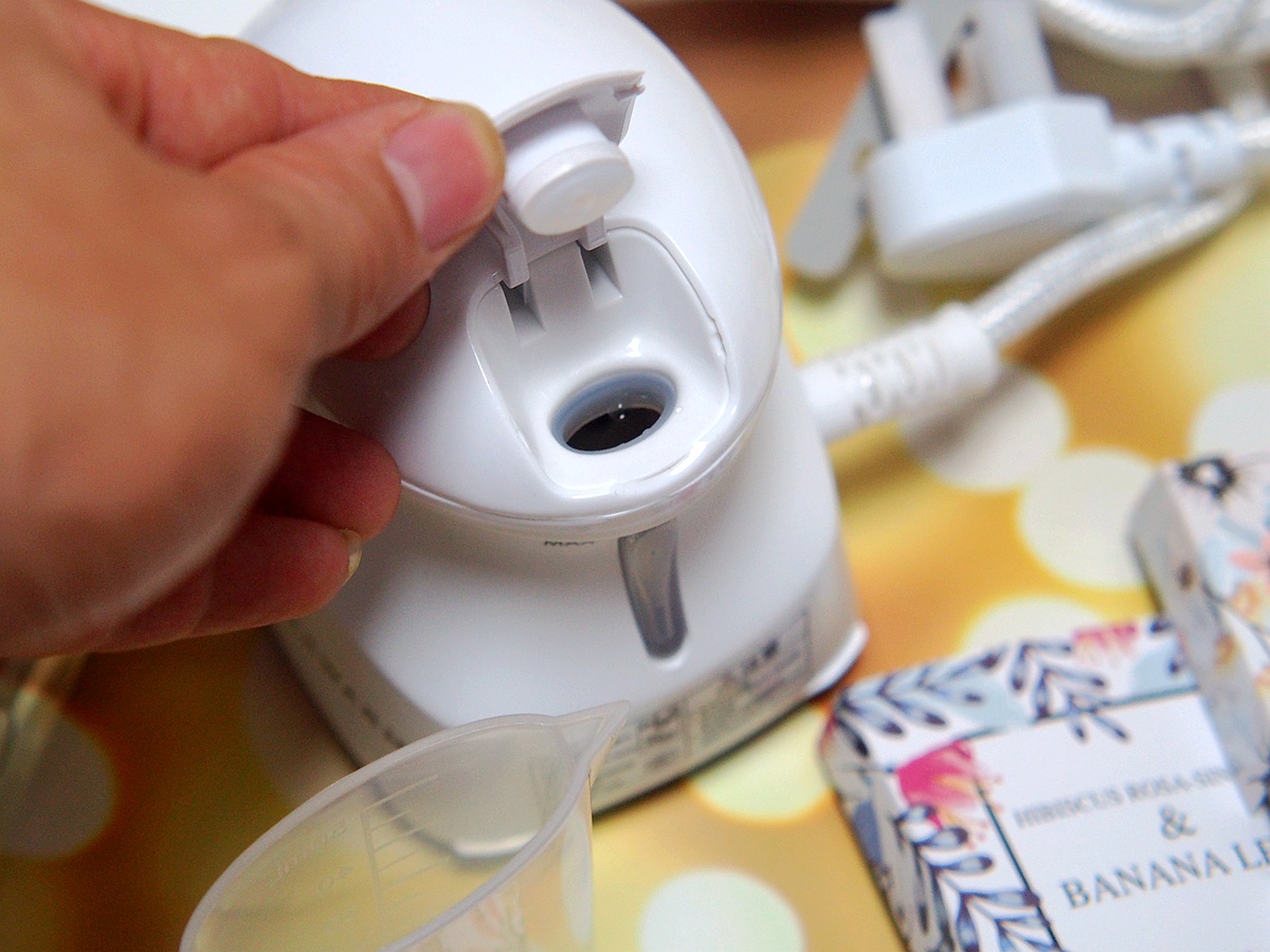 传统熨烫机变身小巧时尚玩物飞乐思纳米蒸汽小熨斗