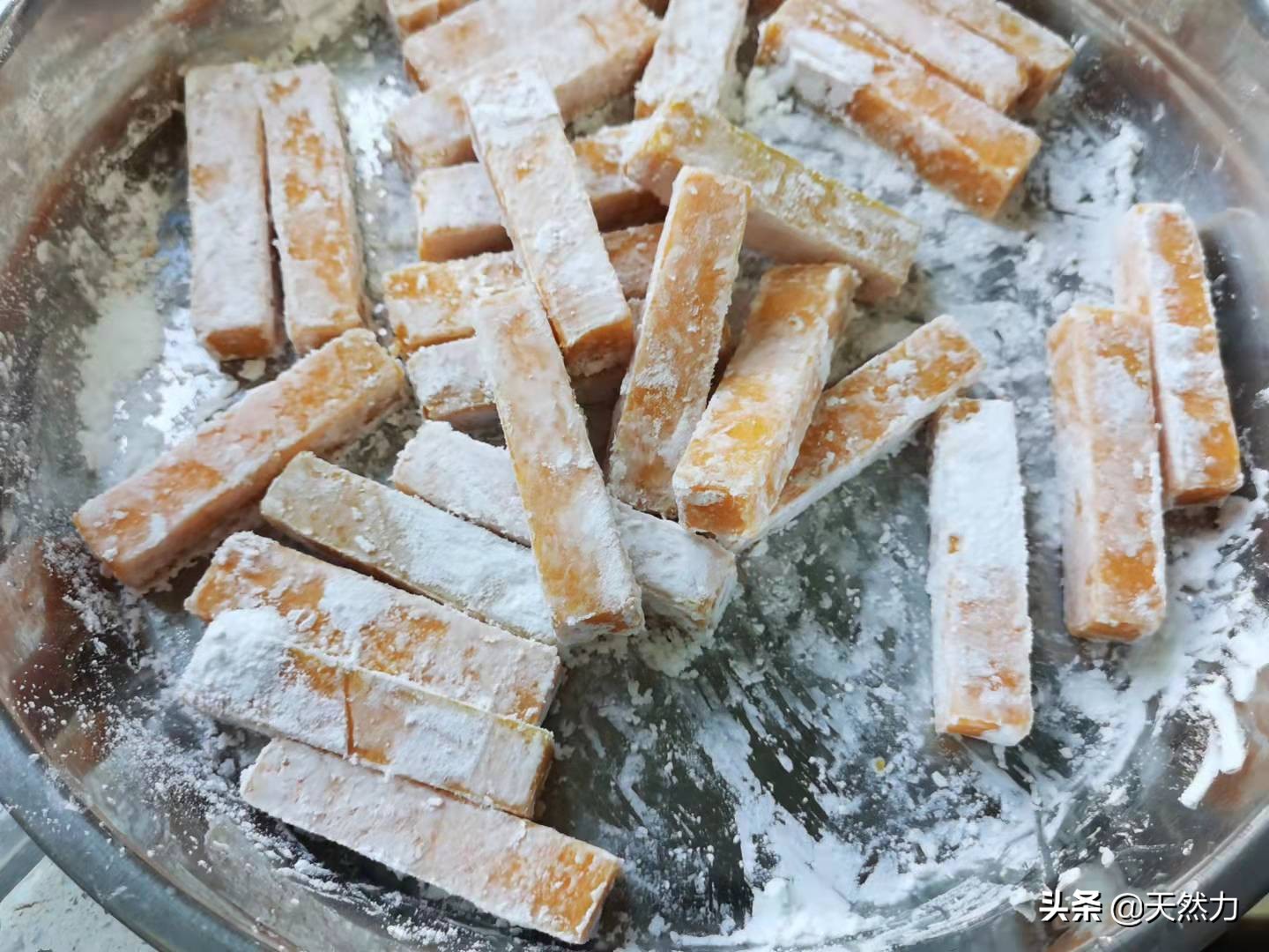 在家也能轻松做出广东名菜蛋黄焗南瓜，详细经验干货做法，收藏了