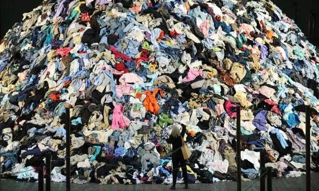 你身上穿的衣服竟然制造了这么多污染？