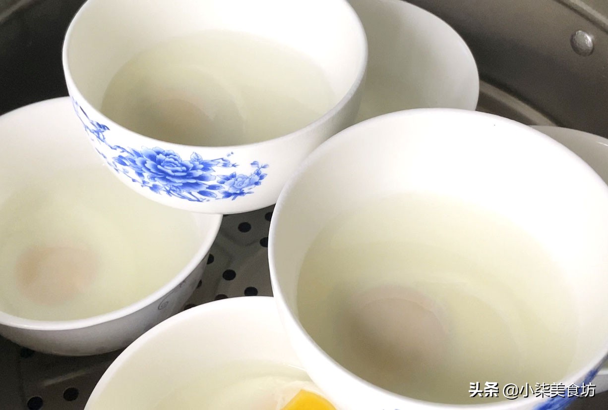 荷包蛋不要直接用水煮，大厨教你一招，一次做6个，天天吃都不够