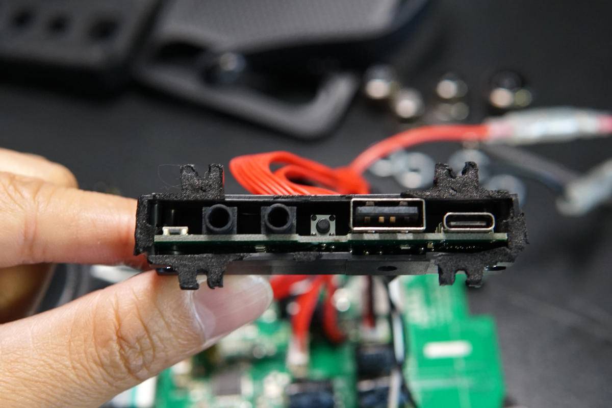 听说这款K歌音箱用的是Bose喇叭，咱们拆来看看